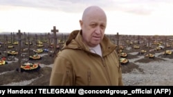 Очільник угруповання «ПВК Вагнера» Євген Пригожин на одному з цвинтарів, де поховані бойовики його угруповання