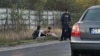 Imagine cu prietenii celor două victime, imediat după accident. 