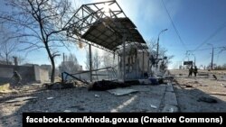 Фото зруйнованої зупинки оприлюднила Херсонська ОВА