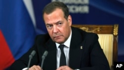 «Трамп висунув театралізований ультиматум Кремлю. Світ здригнувся, очікуючи наслідків. Войовнича Європа була розчарована. Росії було байдуже», – написав він у соцмережі