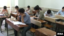 وزیر آموزش و پرورش اردیبهشت امسال گفته بود مواردی که غیرکاربردی است، از کتابهای درسی دانشآموزان حذف خواهد شد