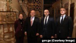 Посол Грузии в США Келли Дегнан, старший советник США по переговорам на Кавказе Филип Рикер, премьер Грузии Ираклий Гарибашвили и глава администрации правительства Грузии Реваз Джавелидзе