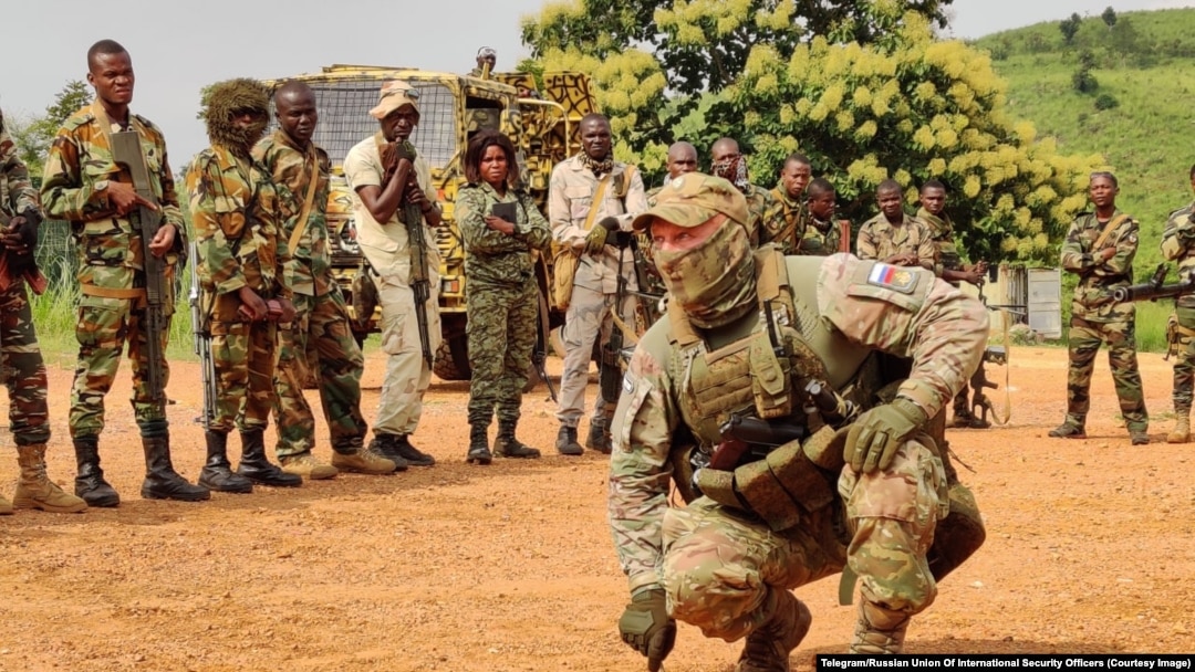 Începând cu 2018, mercenarii ruși au asigurat securitatea președintelui și oficialilor guvernamentali din Republica Centrafricană. De asemenea, ei au instruit forțele guvernamentale. (fotografie de arhivă) Foto: Telegram/Russian Union Of International Security Officers