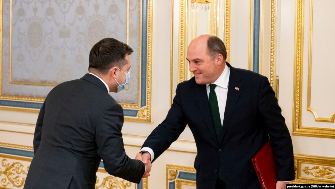 Среща между президента на Украйна Володимир Зеленски (вляво) и министърът на отбраната на Обединеното кралство, 16 ноември 2021. Снимката е илюстративна.