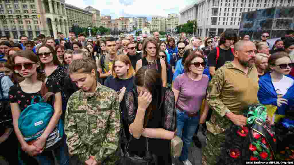 Присутні не стримували сльози 
