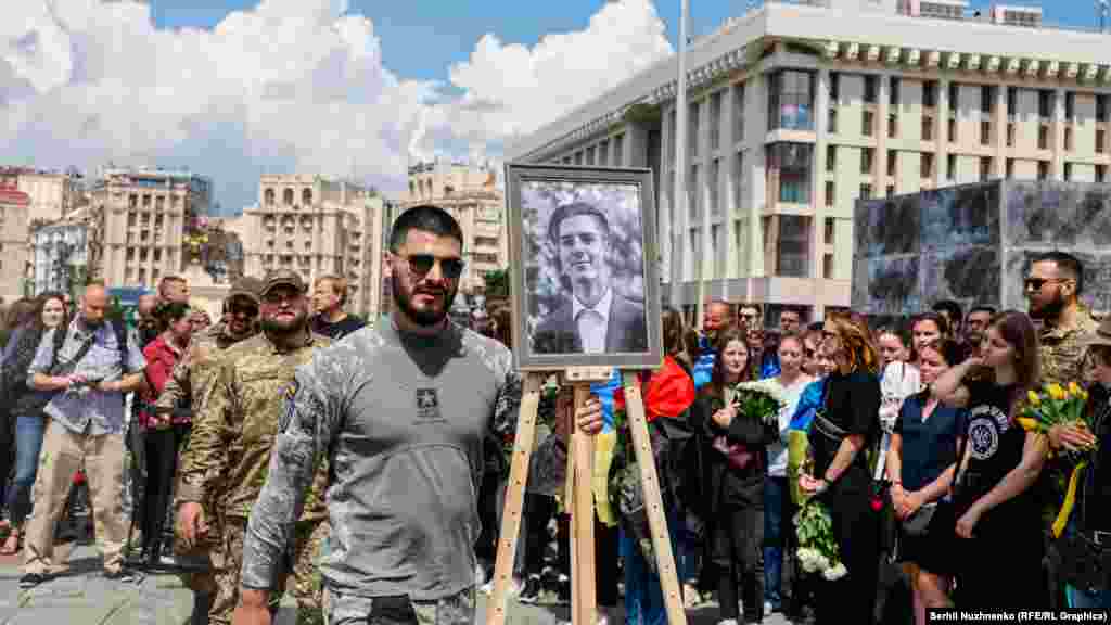 Прощання з Романом Ратушним на майдані Незалежності 