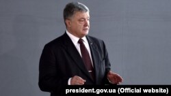 Президент України Петро Порошенко 12 квітня запропонував підготувати пропозиції щодо офіційного припинення участі української держави в СНД