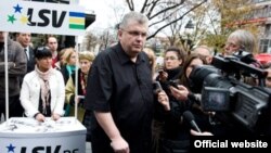 Nenad Čanak u jednoj od akcija svoje stranke