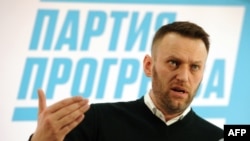 Мухолифатчи Алексей Навальний ўз партиясининг фаолиятини тўхтатмоқчи эмас.