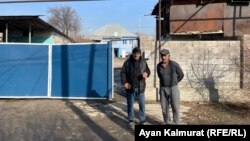 Билор Тутадзенің ұлдары – Құрбан (оң жақта) мен Нұрәли.