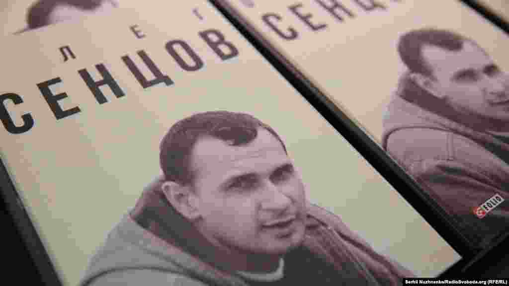 Книга «Олег Сенцов» вийшла 2016 року