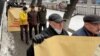 Алматылық белсенділер Ресей консулдығына барып, наразылық білдірді
