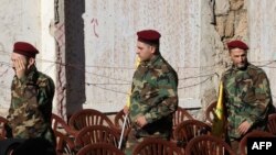 Байцы «Хэзбалы» ахоўваюць пахаваньне ахвяраў выбухаў пэйджараў, Бэйрут, 18 верасьня 2024