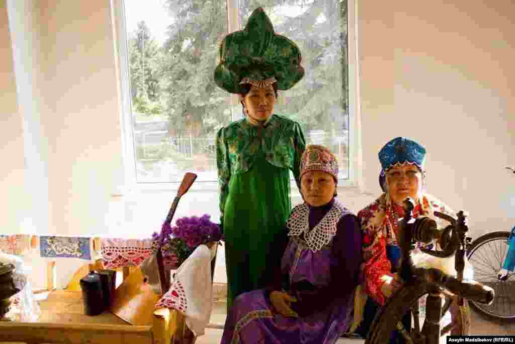 Көргөзмөнү Каракол туроператорлор ассоциациясы, VisitKarakol долбоору, “Көчмөн” коомдук фонду жана Ысык-Көл облустук архиви уюштурду.