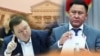 Жогорку Кеңештин депутаты Мирлан Жээнчороев менен башкы прокурор Курманкул Зулушев. 