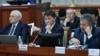 Члены правительства в Жогорку Кенеше. 29 ноября 2017 года.