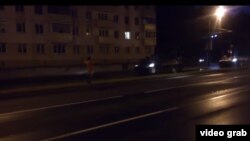 У Менску мужчына агаліўся перад ваеннай тэхнікай