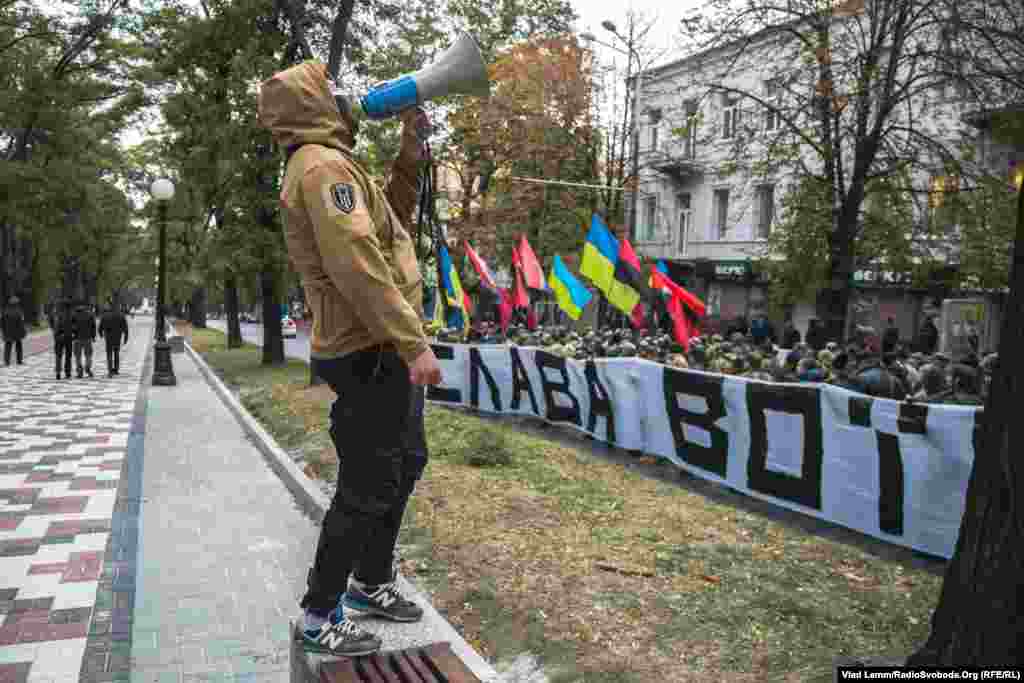 Пікет біля Дніпропетровської прокуратури з вимогою «звільнити політв'язнів»