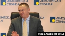 Bojan Pajtić: Njegova jučerašnja poseta obroncima Novog Sada upravo potvrđuje kakav i koliki strah od ovog grada Aleksandar Vučić nosi u sebi. Zločinac uvek oseća potrebu da se vrati na mesto zločina, ali zločinac je, istovremeno, svestan da je kriv.