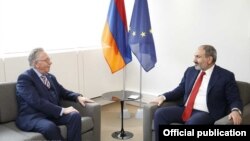 France -- Prime Minister NIkol Pashinin meets with Venice Commission President Gianni Buquicchio, Strasbourg, April 11, 2019