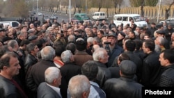 Armenia - Workers of the troubled chemical plant Nairit protest in Yerevan, 26Nov2012.
