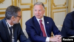 Спецпредставник президента США Стів Віткофф (на фото) представив цей документ членам делегацій європейських країн на зустрічі в Парижі 17 квітня