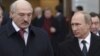 Александр Лукашенко и Владимир Путин во время встречи в Казахстане 16 октября
