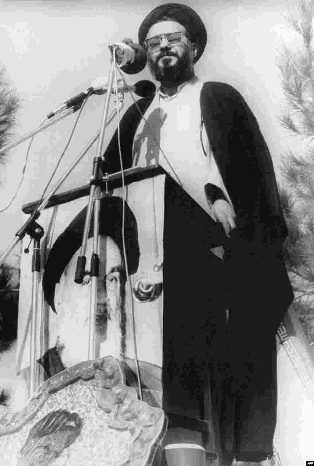 موسوی خوینی ها، ربهر معنوی دانشجویان پیرو خط امام