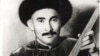 Атай Огомбаев төрт кыл комузу менен, 1939-жыл.