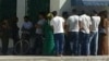 Bankomatyň öňündäki nobat, Aşgabat, awgust, 2019