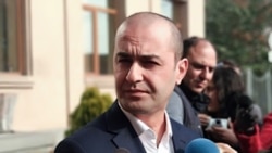 Վարտապետյանի կողմից փաստաթղթում կատարված փոփոխությունները ակնհայտ երևում են. Ամրամ Մակինյան