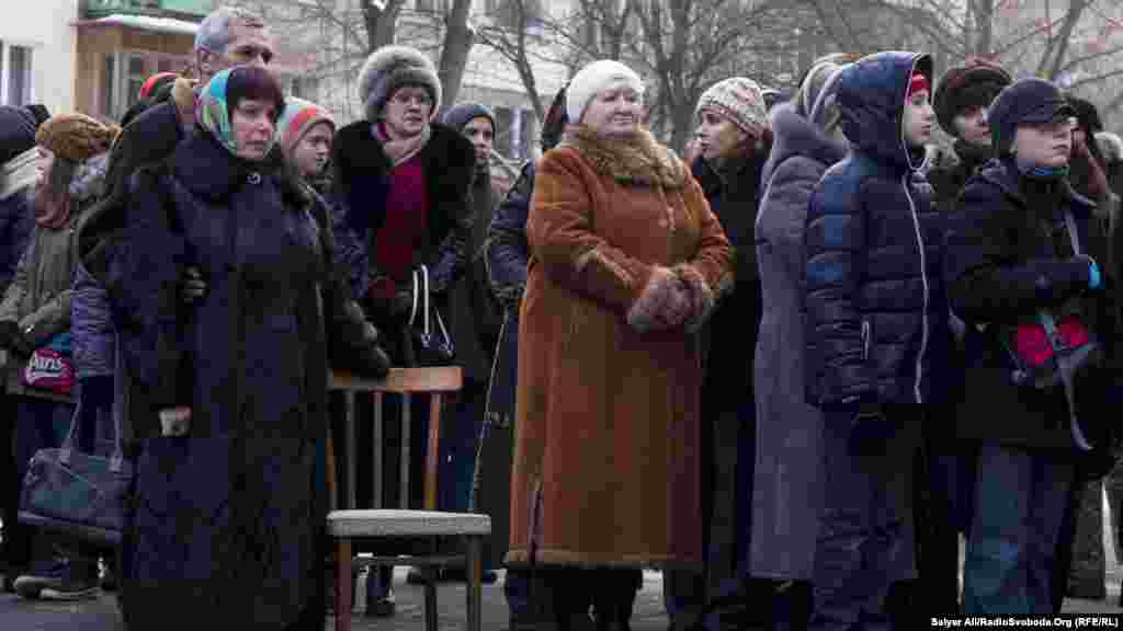Ліворуч – мати й батько загиблого «кіборга» Андрія Гаврилюка