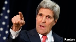ABŞ dövlət katibi John Kerry Washington-da mətbuat konfransında, 18 mart, 2014.