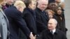 АКШнын президенти Дональд Трамп, Орусиянын президенти Владимир Путин жана башка дүйнө лидерлери Парижде Биринчи Дүйнөлүк согуштун аякташынын 100 жылдык мааракесинде. 11-ноябрь, 2018-жыл. 