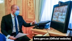 Прем'єр-міністр України Денис Шмигаль проводить нараду, жовтень 2020 року