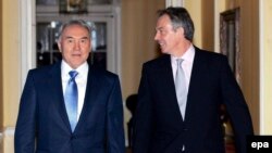 Британиянын экс-премьер министри Тони Блэр жана Казакстандын президенти Нурсултан Назарбаев. Лондон, 2006-жыл.