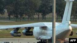 Грузовое судно Ил-76 с 35 тоннами оружия на борту было задержано 11 декабря 2009 года в Таиланде
