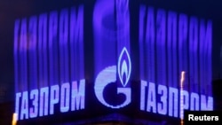 Russiýanyň "Gazprom" kompaniýasynyň emblemasy.