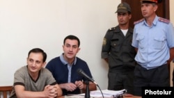 Armenia -- Opposition activist Tigran Arakelian (L) on trial in Yerevan, 9Aug2013.
