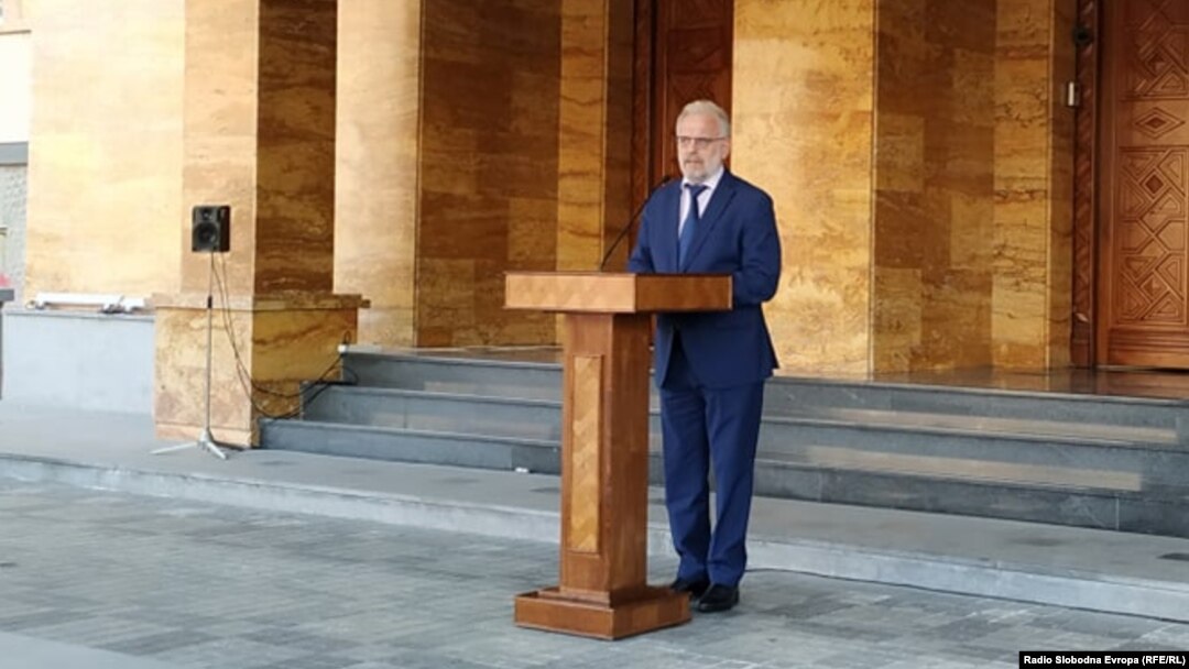 Претседателот на Собранието Талат Џафери ја одржа прес-конференцијата на отворено, пред Собранието