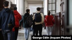 Ministerul Educației a întocmit un calendar al olimpiadelor pentru 2023 în care mai multe olimpiade, în special la științe, sunt programate în aceeași perioadă. Olimpicii la mai multe discipline sunt nevoiți să aleagă una singură. (Imagine generică) 