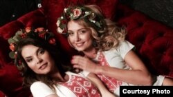 «Міс Беларусь-2004» Вольга Антропова і «Міс Беларусь-2008» Вольга Хіжынкава 