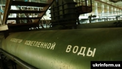 Колектор освітленої води у приміщенні Донецької фільтрувальної станції. Ясинуватський район, Донецька область