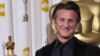 U.S. -- US actor Sean Penn holds his Oscar for Actor in a Leading Role for his portrayal of Harvey Milk in the film 'Milk' at the 81st Academy Awards at the Kodak Theatre in Hollywood, California, 22Feb2009