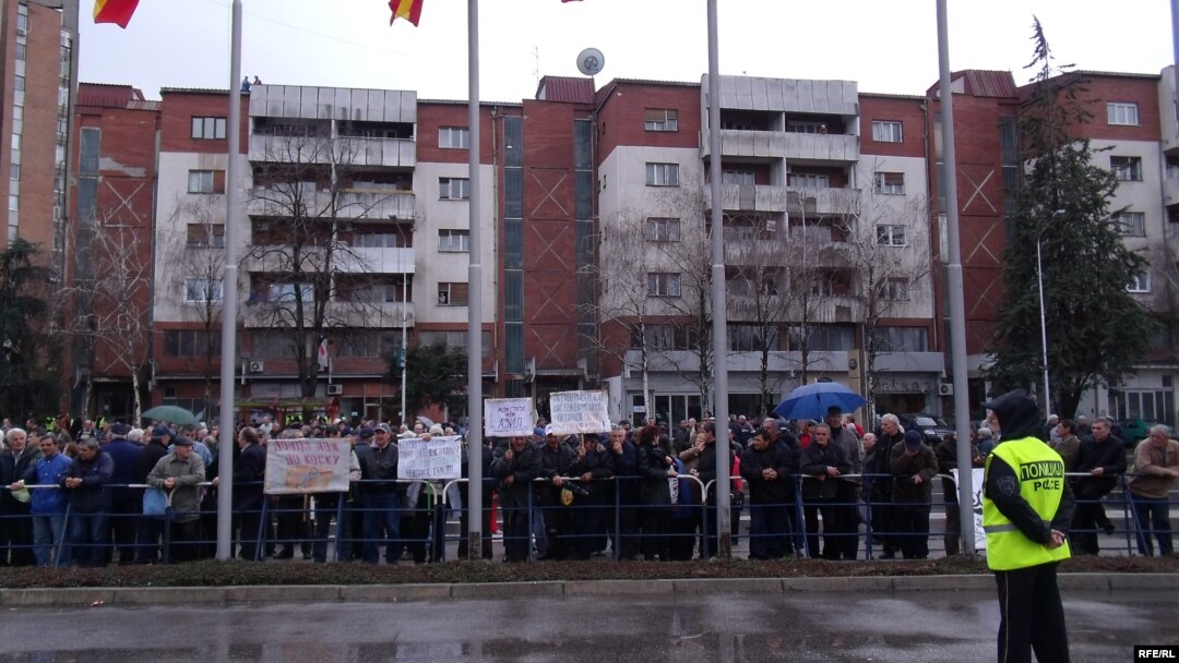 Архивска фотографија: Илустрација - протести пред Влада.