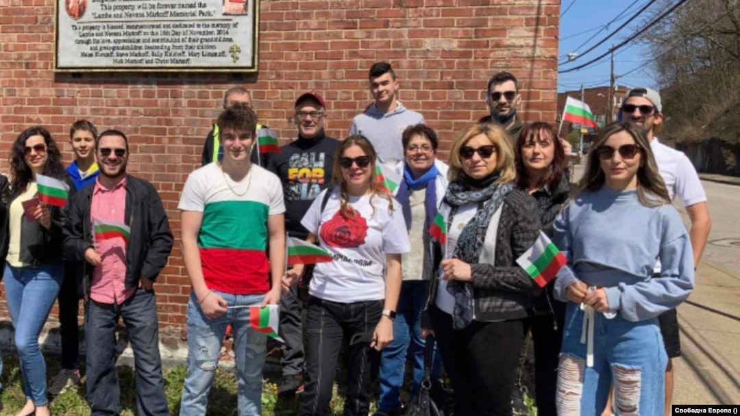 Сестрата на Данаилов живее в САЩ. С група приятели е трябвало да пътуват от Кливланд до Питсбърг, а да гласуват, защото там е била най-близката секция.