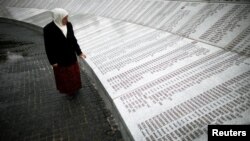 Ploča sa imenima žrtava genocida u Srebrenici