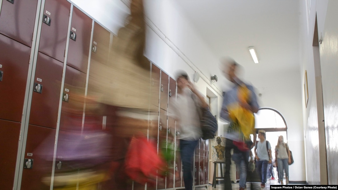 Direcția de Administrare a Unităților de Învățământ din Sectorul 1 a trimis o adresă circulară către toți directorii din sectorul în cauză prin care micșorează bursele sociale. 