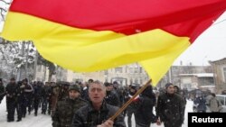 Несмотря на острую полемику, разгоревшуюся вокруг проекта договора, никто из политических сил Южной Осетии не ставит под вопрос необходимость интеграции с Россией