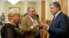 Петро Порошенко під час зустрічі з родичами українських політв'язнів і заручників, ув’язнених в Росією, Київ, 8 червня 2018 року